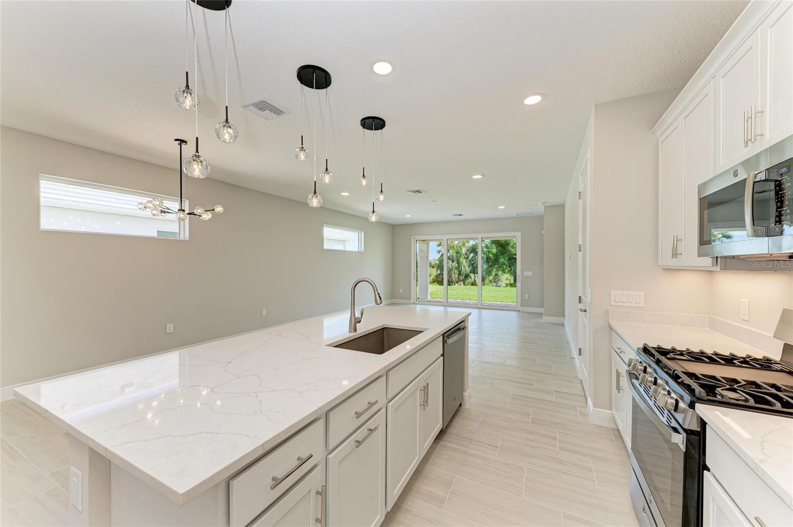Image 13 of 47 For 995 Waterline Court