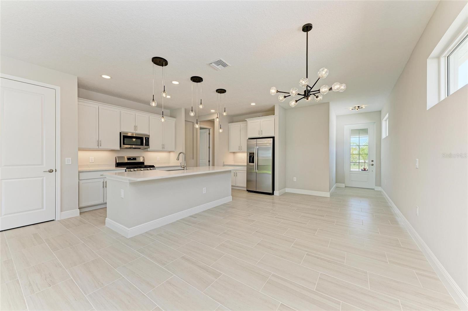 Image 14 of 47 For 995 Waterline Court