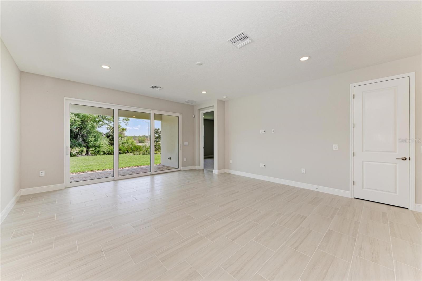 Image 15 of 47 For 995 Waterline Court
