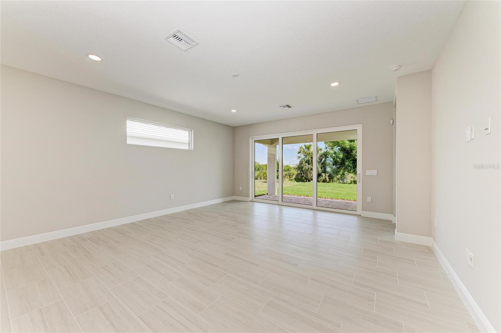Image 16 of 47 For 995 Waterline Court