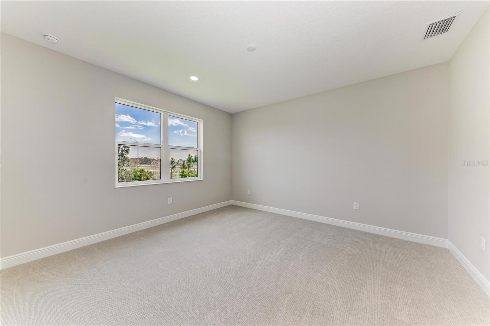 Image 18 of 47 For 995 Waterline Court
