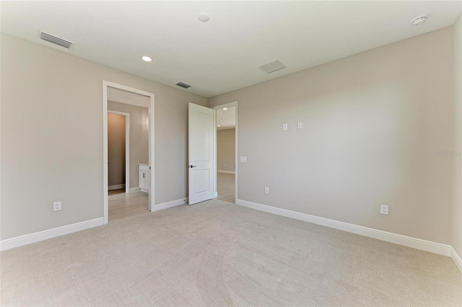 Image 19 of 47 For 995 Waterline Court