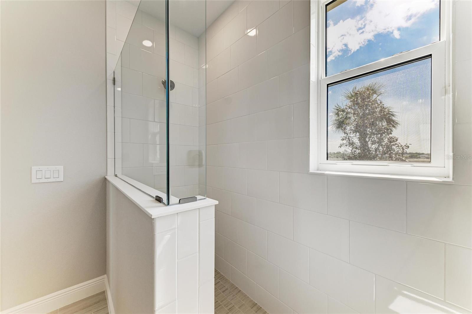 Image 21 of 47 For 995 Waterline Court