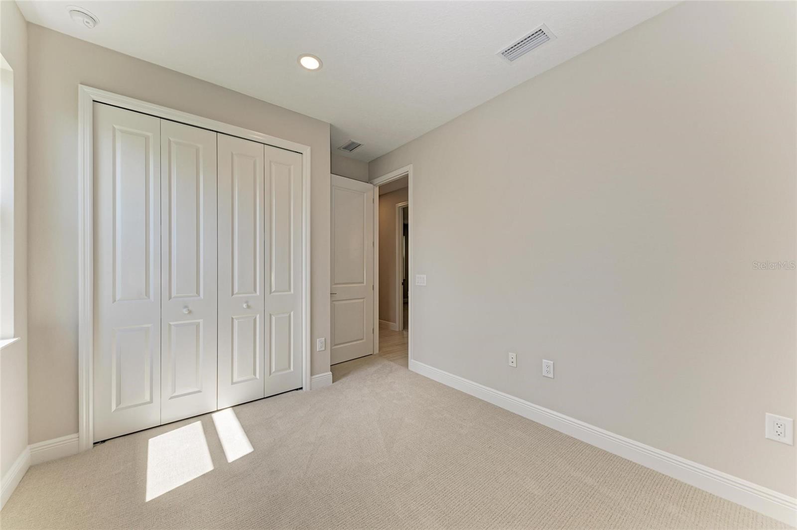 Image 24 of 47 For 995 Waterline Court