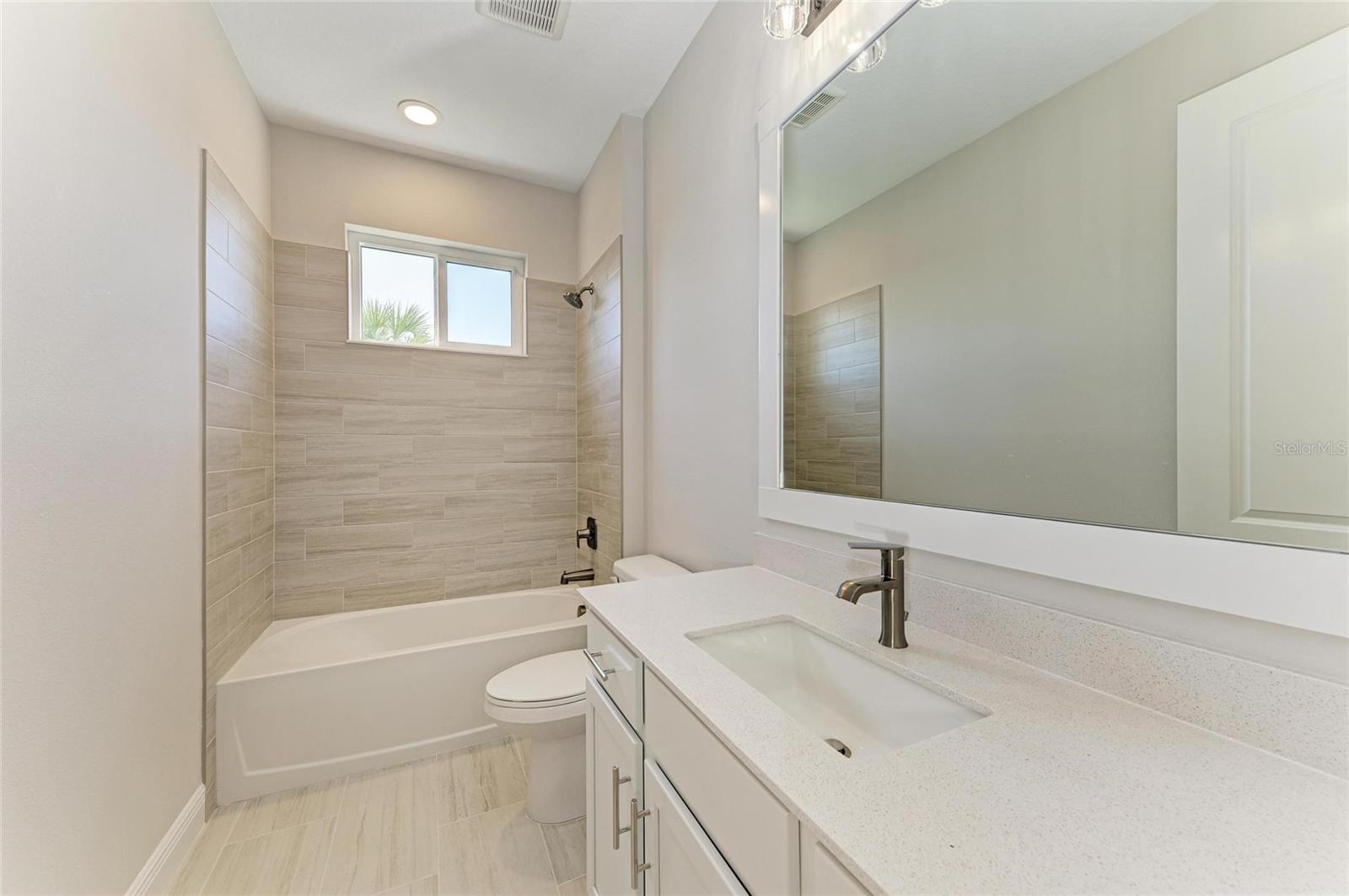 Image 25 of 47 For 995 Waterline Court