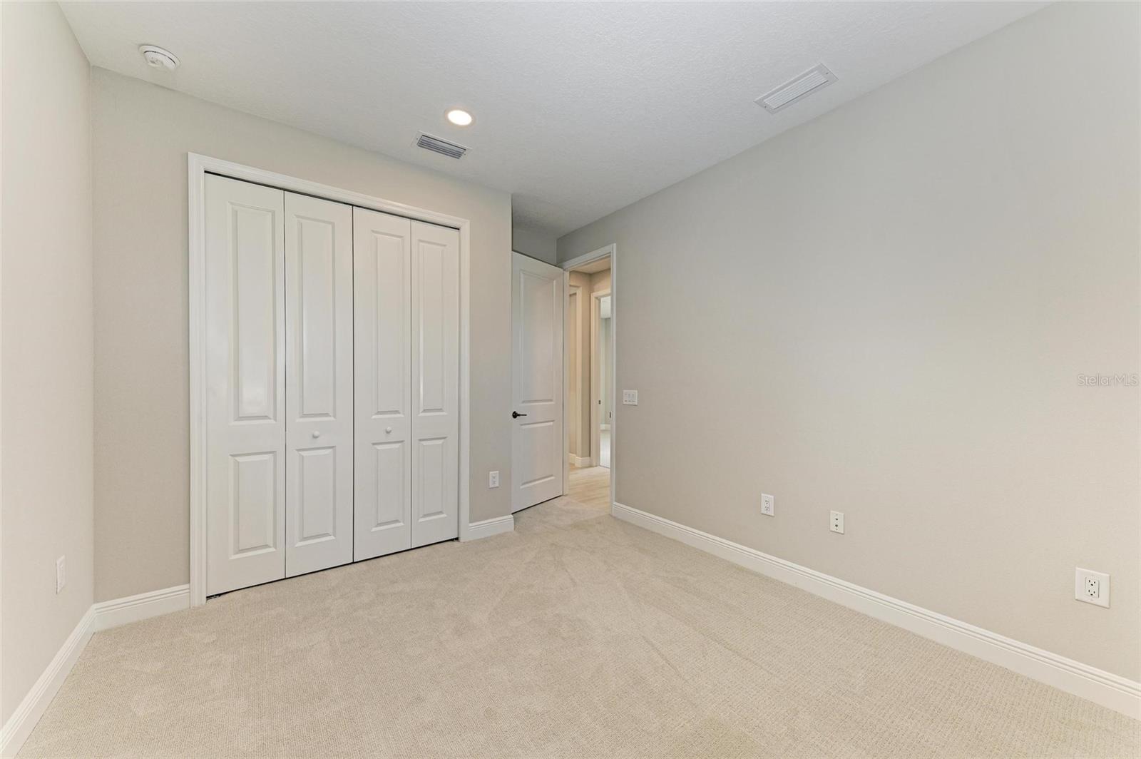 Image 27 of 47 For 995 Waterline Court