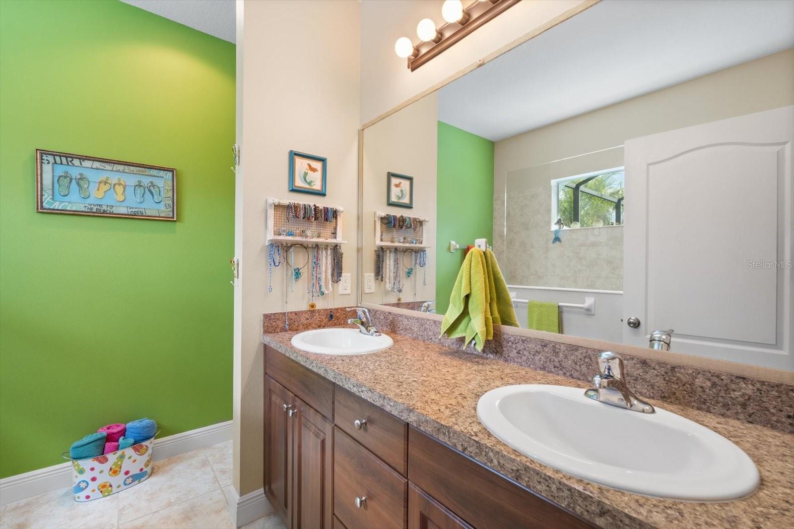 Image 18 of 48 For 11742 Forest Park Circle