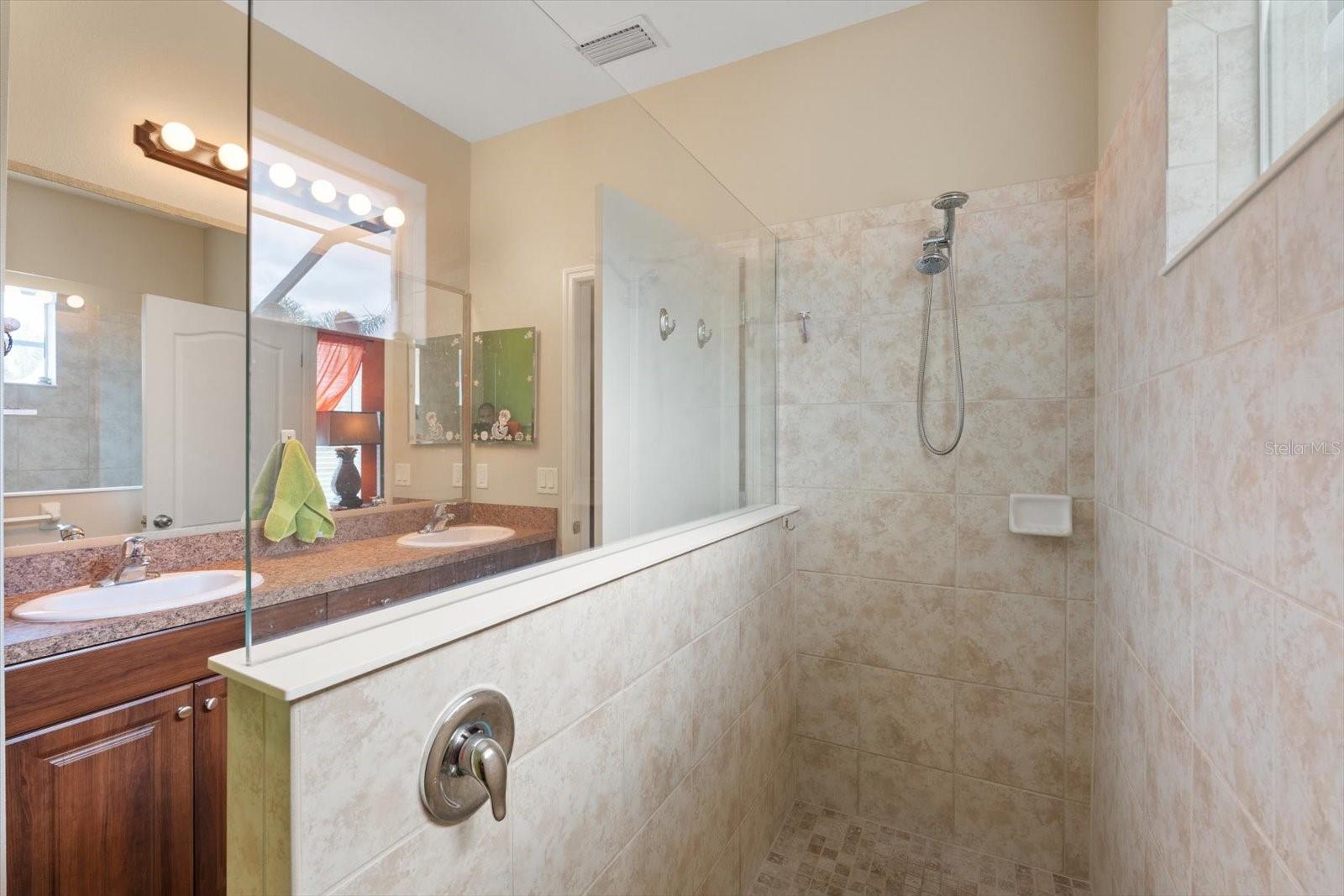 Image 19 of 48 For 11742 Forest Park Circle