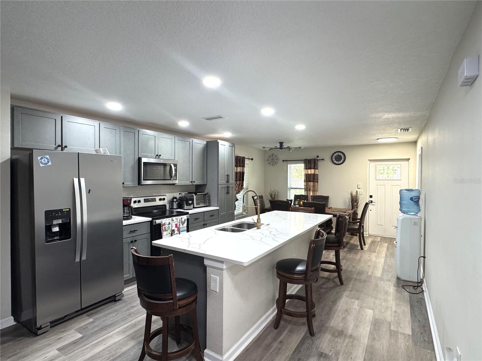Image 3 of 14 For 2255 Chester Avenue