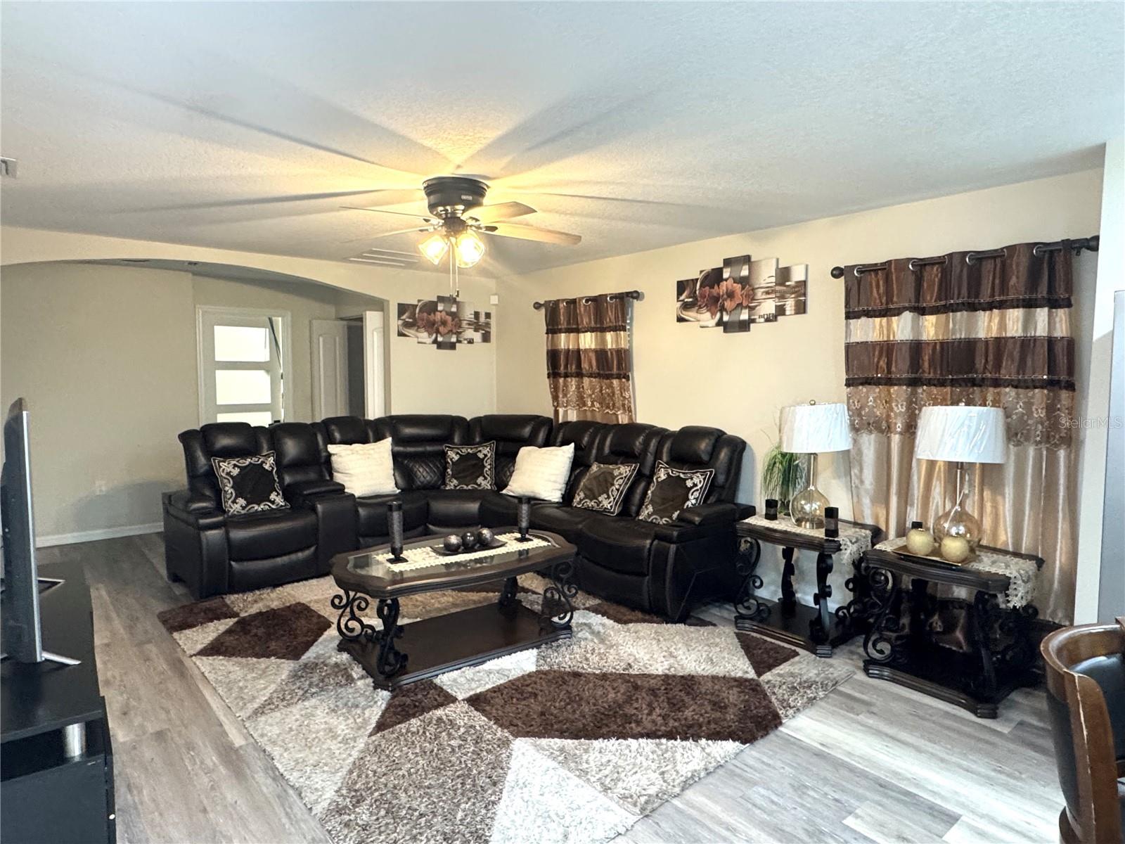 Image 4 of 14 For 2255 Chester Avenue