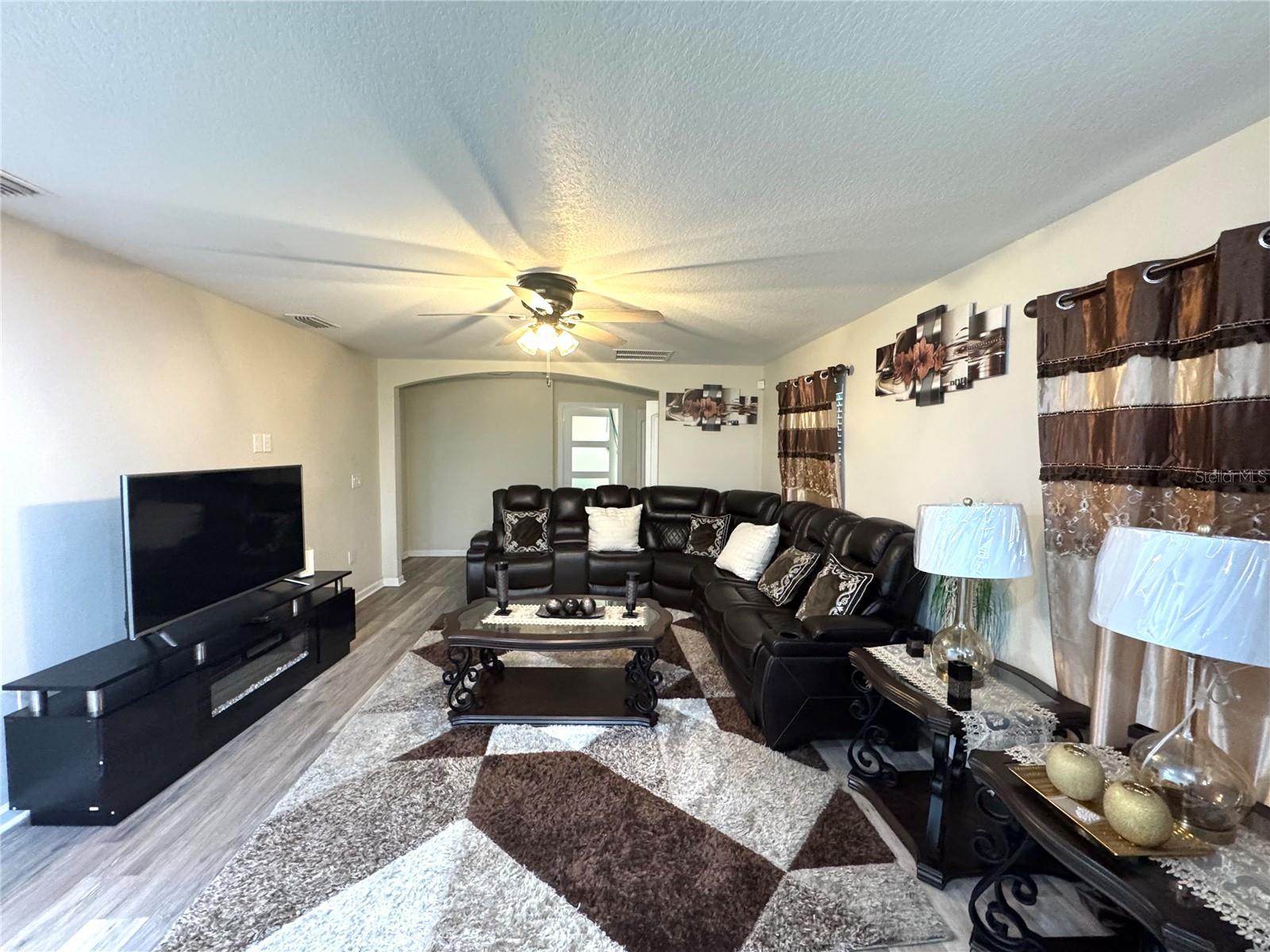Image 6 of 14 For 2255 Chester Avenue