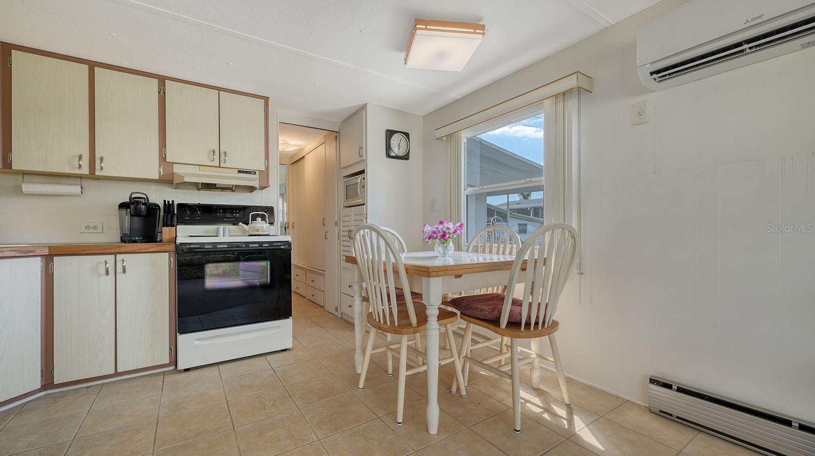 Image 21 of 45 For 192 Southwinds Drive