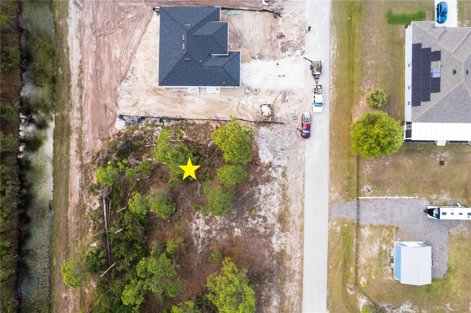 Image 13 of 18 For 622 Raintree Street E