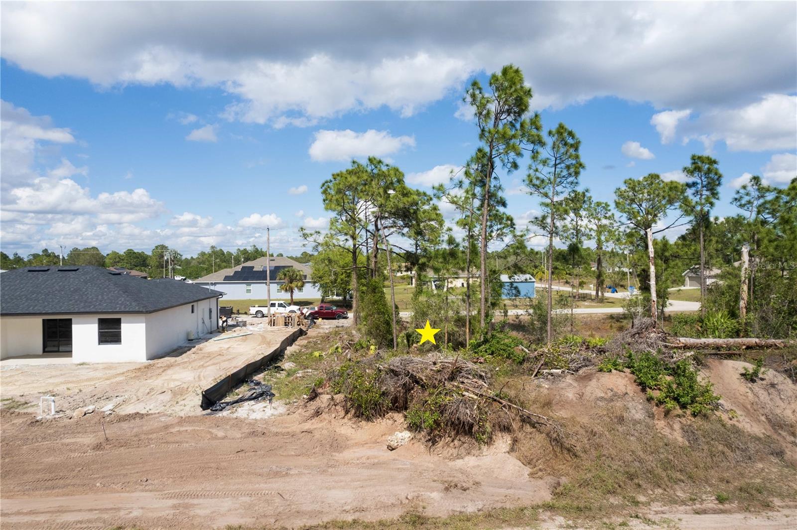 Image 16 of 18 For 622 Raintree Street E