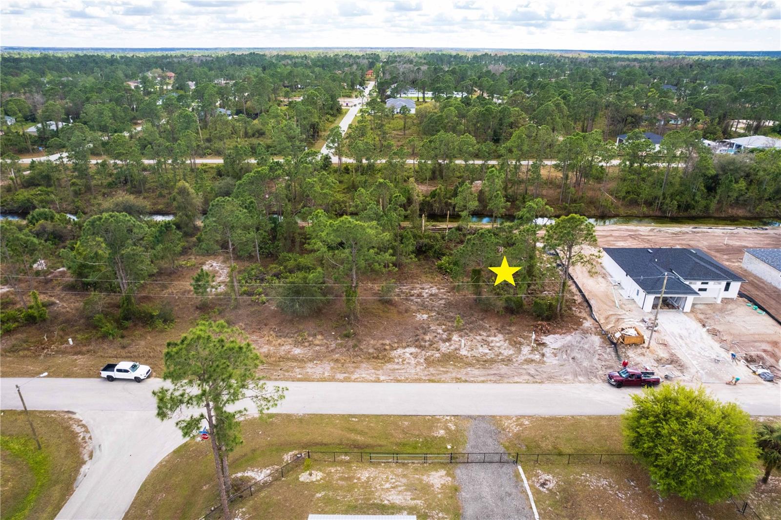 Image 2 of 18 For 622 Raintree Street E