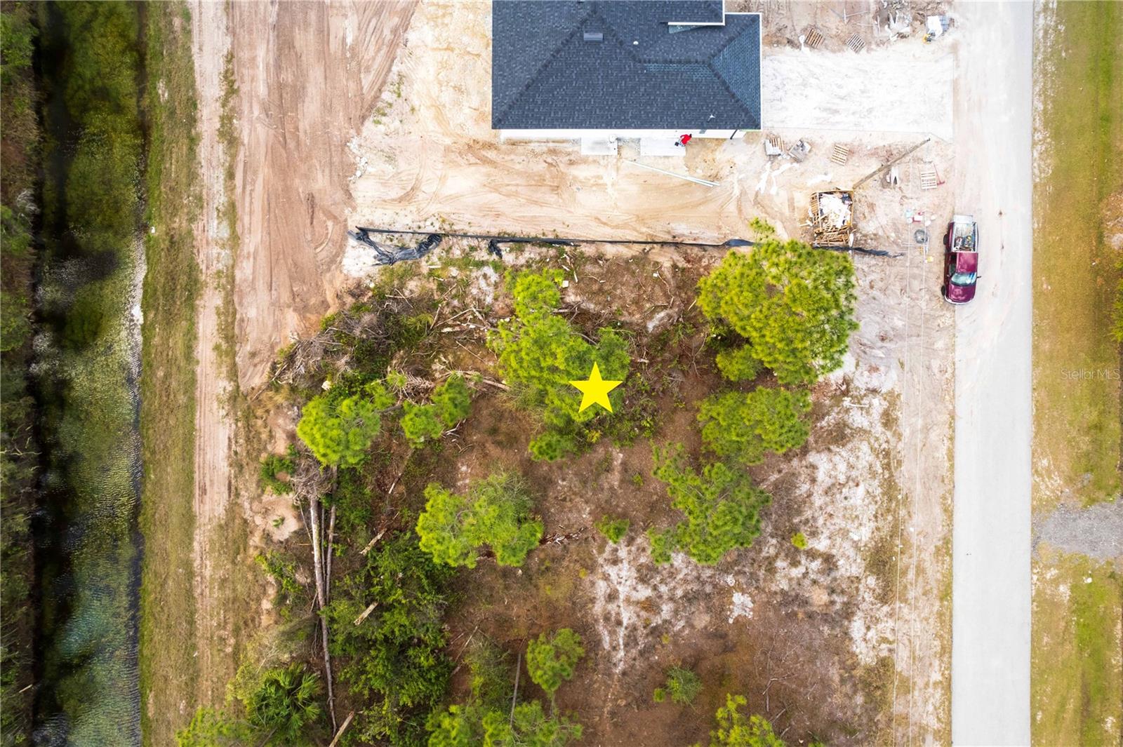 Image 5 of 18 For 622 Raintree Street E