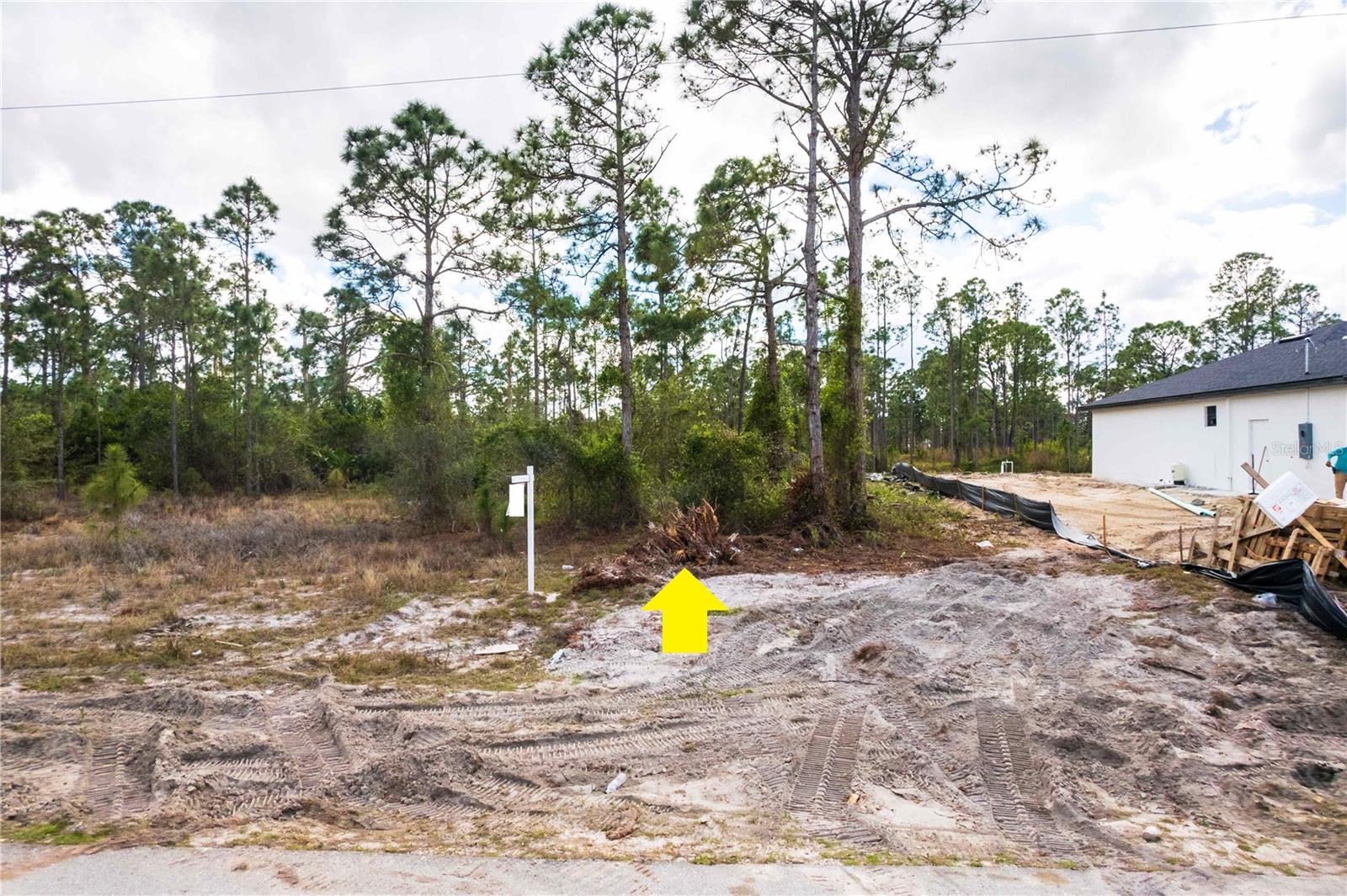 Image 9 of 18 For 622 Raintree Street E
