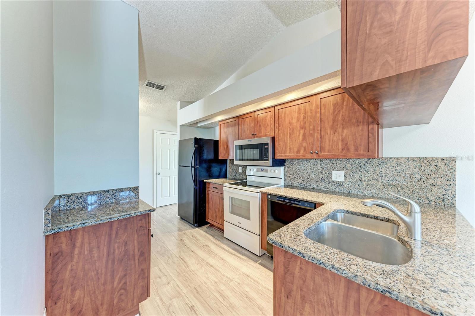 Image 14 of 36 For 1761 Shevlin Street
