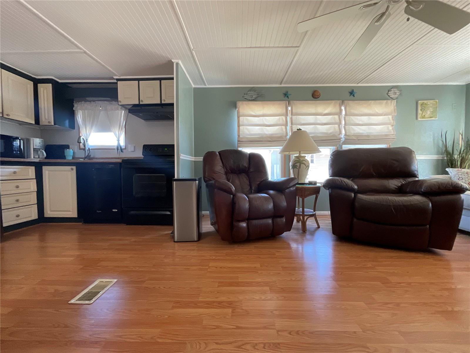 Image 16 of 29 For 97 Southwinds Drive