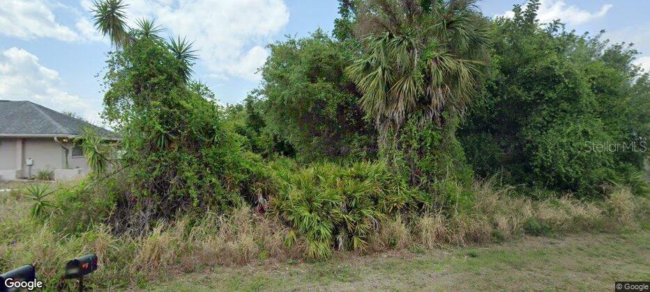 Listing Details for 3303 Jamestown Street, PORT CHARLOTTE, FL 33952