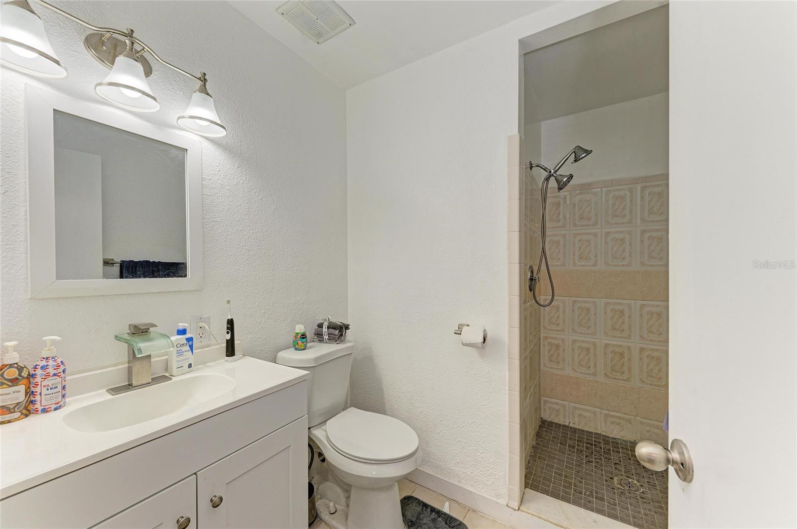 Image 17 of 39 For 3717 Delta Street 95