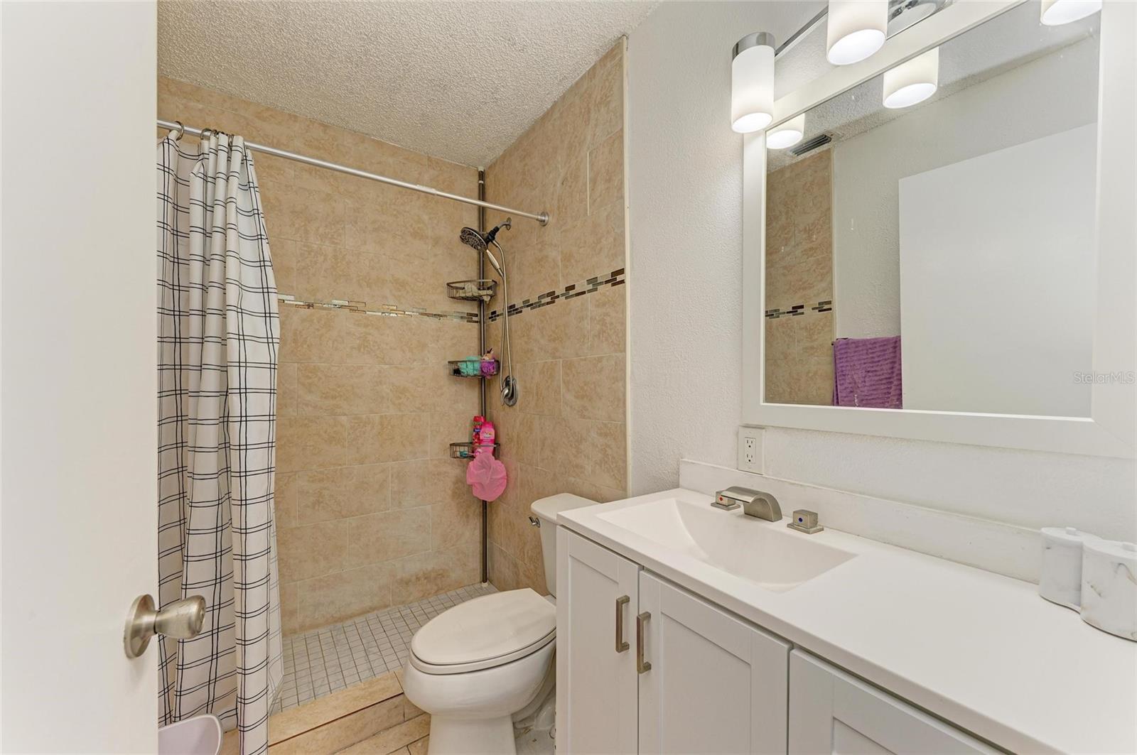 Image 22 of 39 For 3717 Delta Street 95