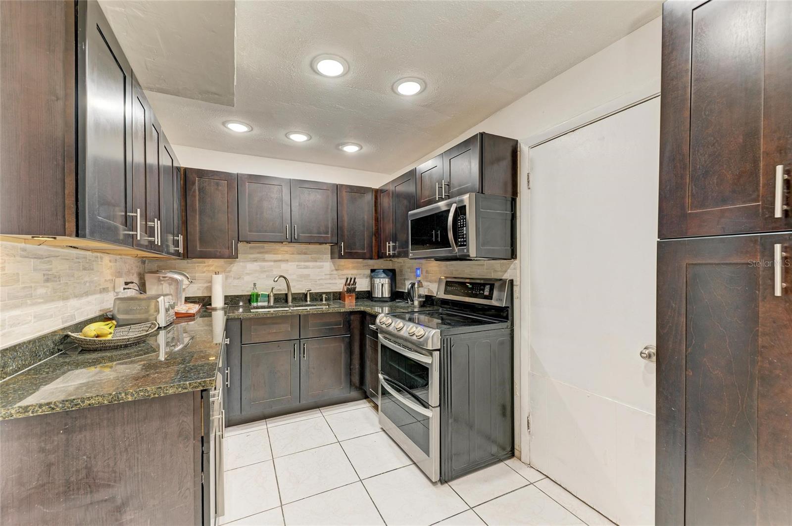Image 8 of 39 For 3717 Delta Street 95