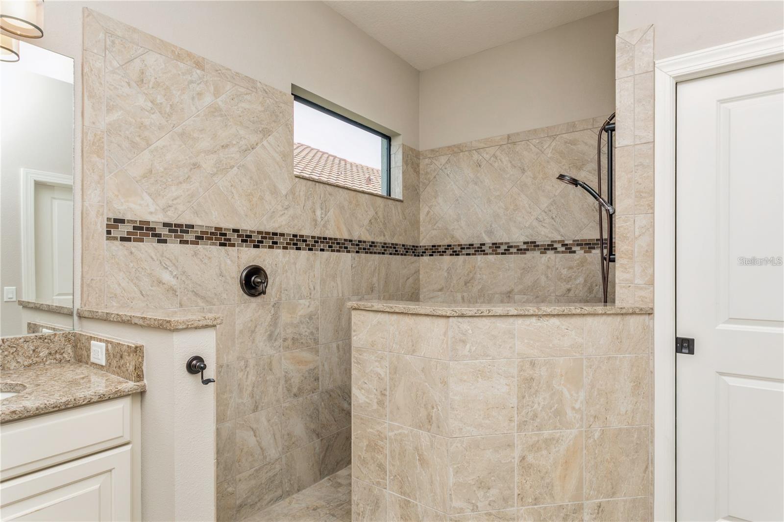 Image 16 of 97 For 5592 Semolino Street