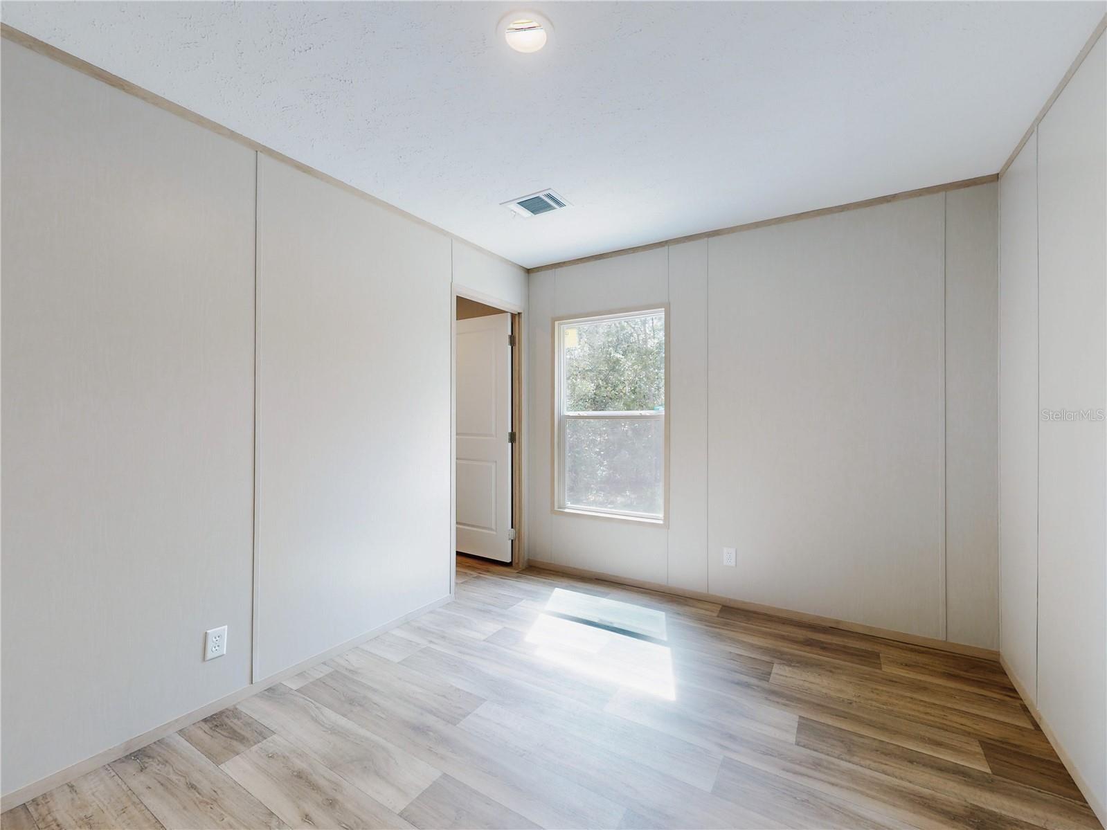 Image 25 of 64 For 611 130 Avenue Ne