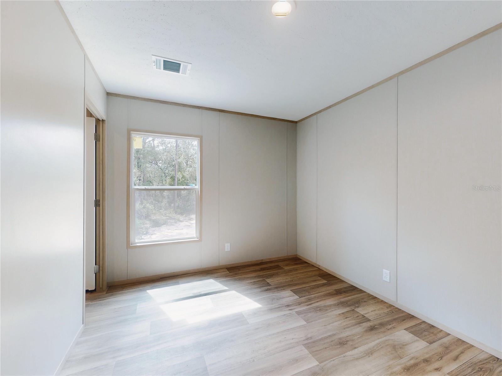 Image 26 of 64 For 611 130 Avenue Ne