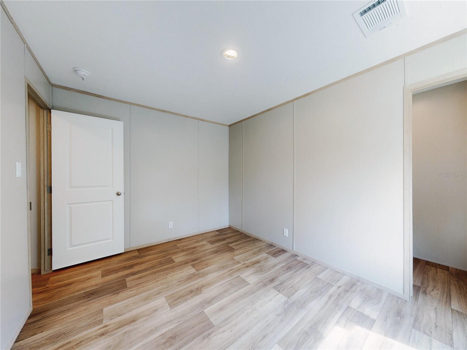 Image 27 of 64 For 611 130 Avenue Ne