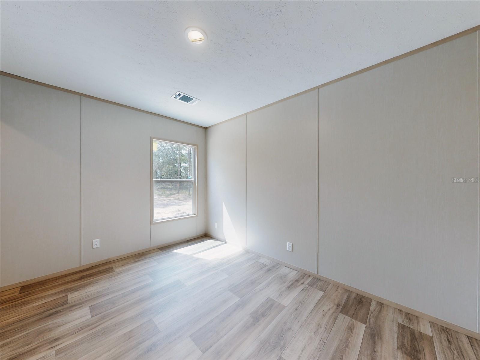 Image 30 of 64 For 611 130 Avenue Ne