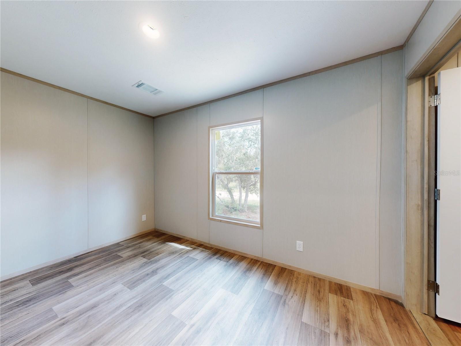 Image 37 of 64 For 611 130 Avenue Ne