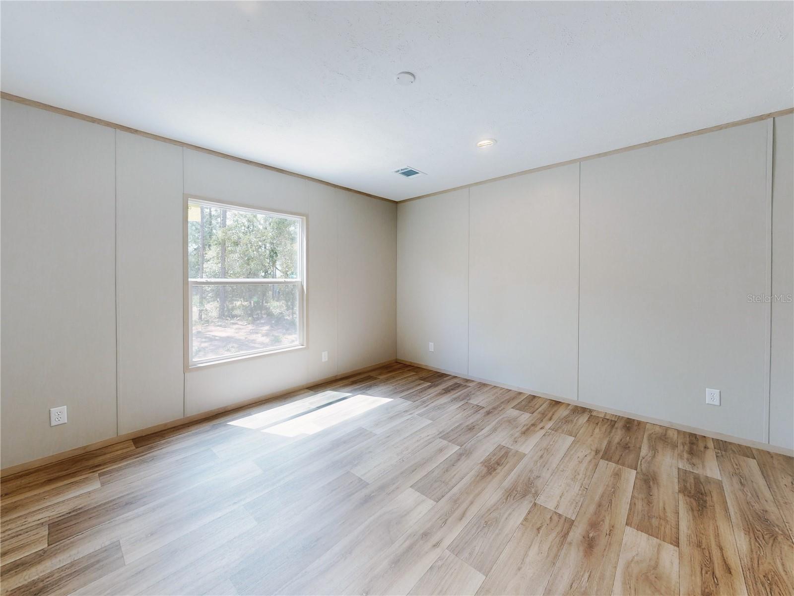 Image 42 of 64 For 611 130 Avenue Ne