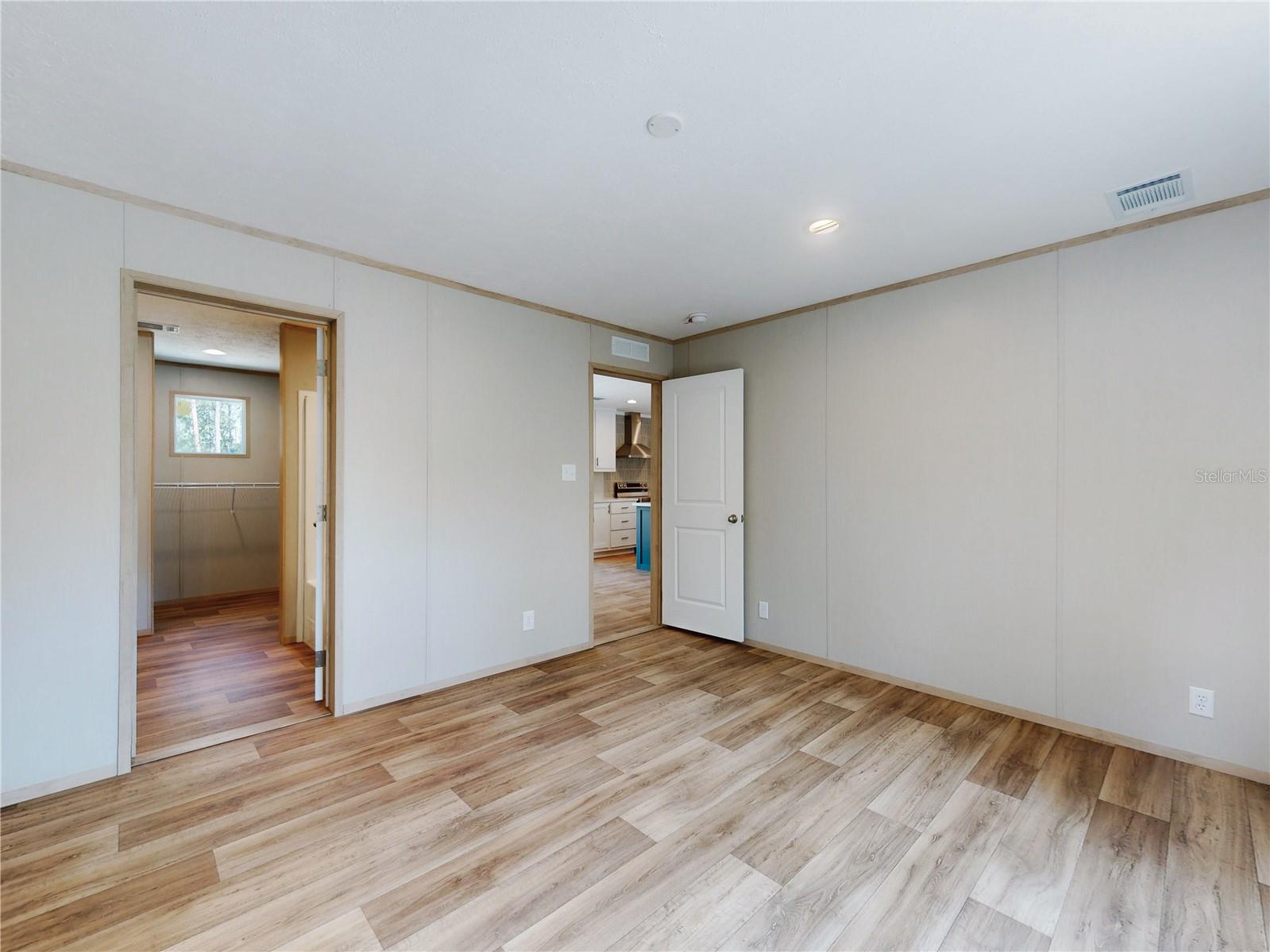 Image 44 of 64 For 611 130 Avenue Ne