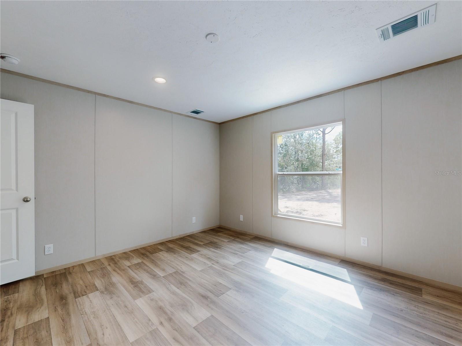 Image 45 of 64 For 611 130 Avenue Ne