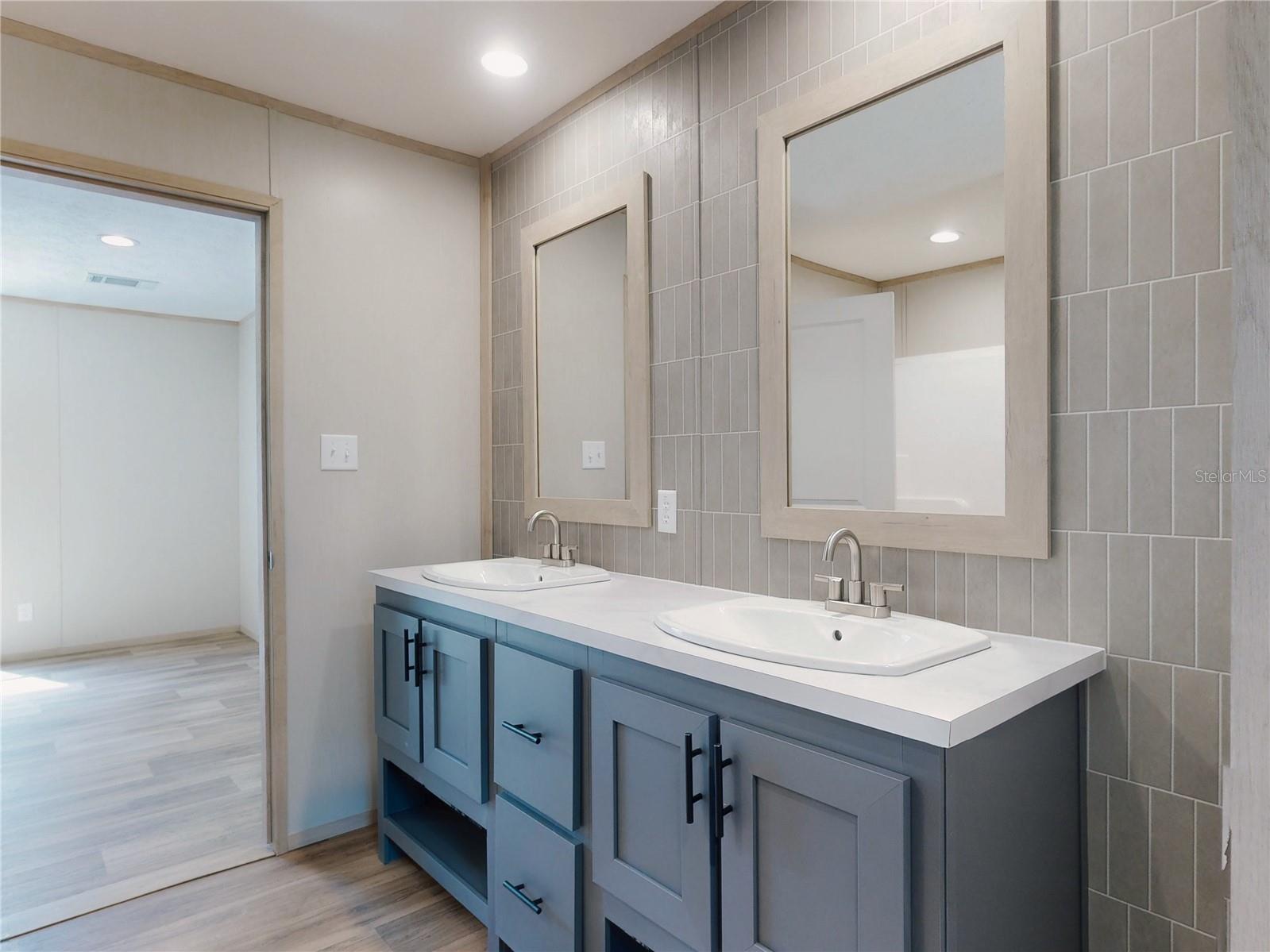 Image 47 of 64 For 611 130 Avenue Ne