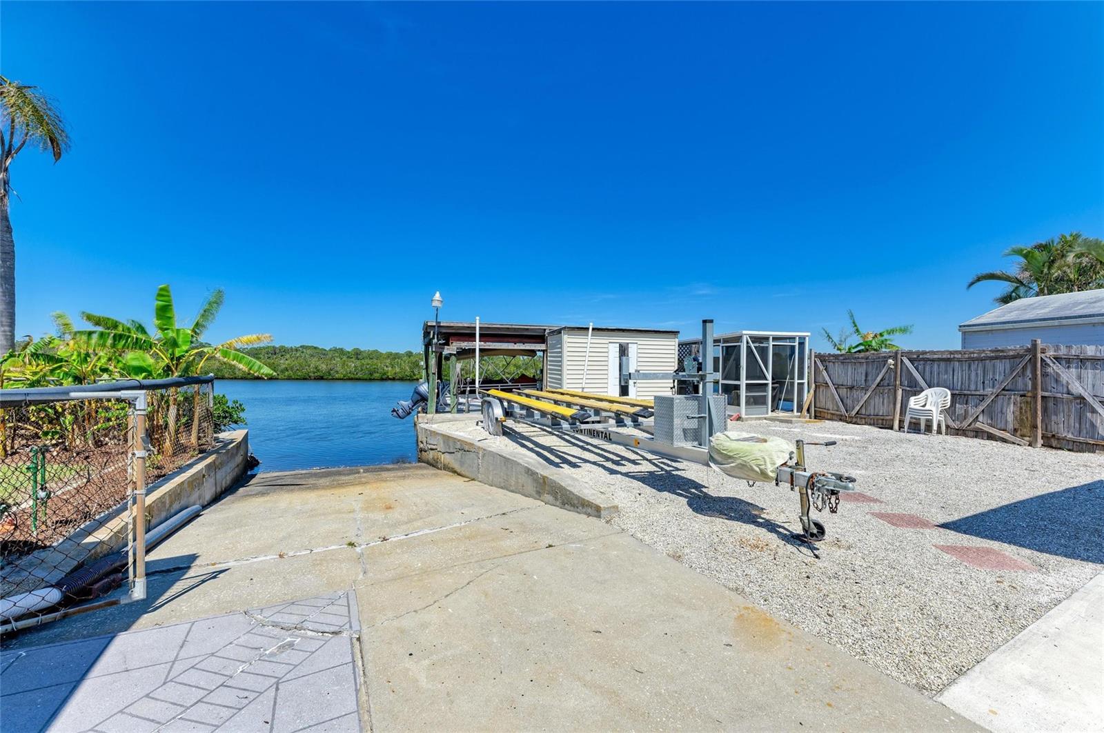 Image 17 of 48 For 603 Ravenna Street N