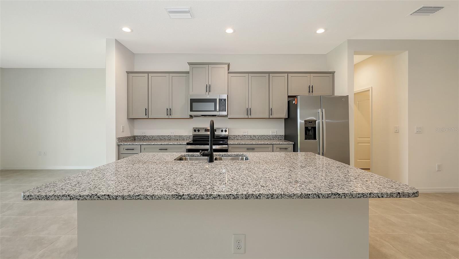 Image 11 of 41 For 2360 Washington Palm Court