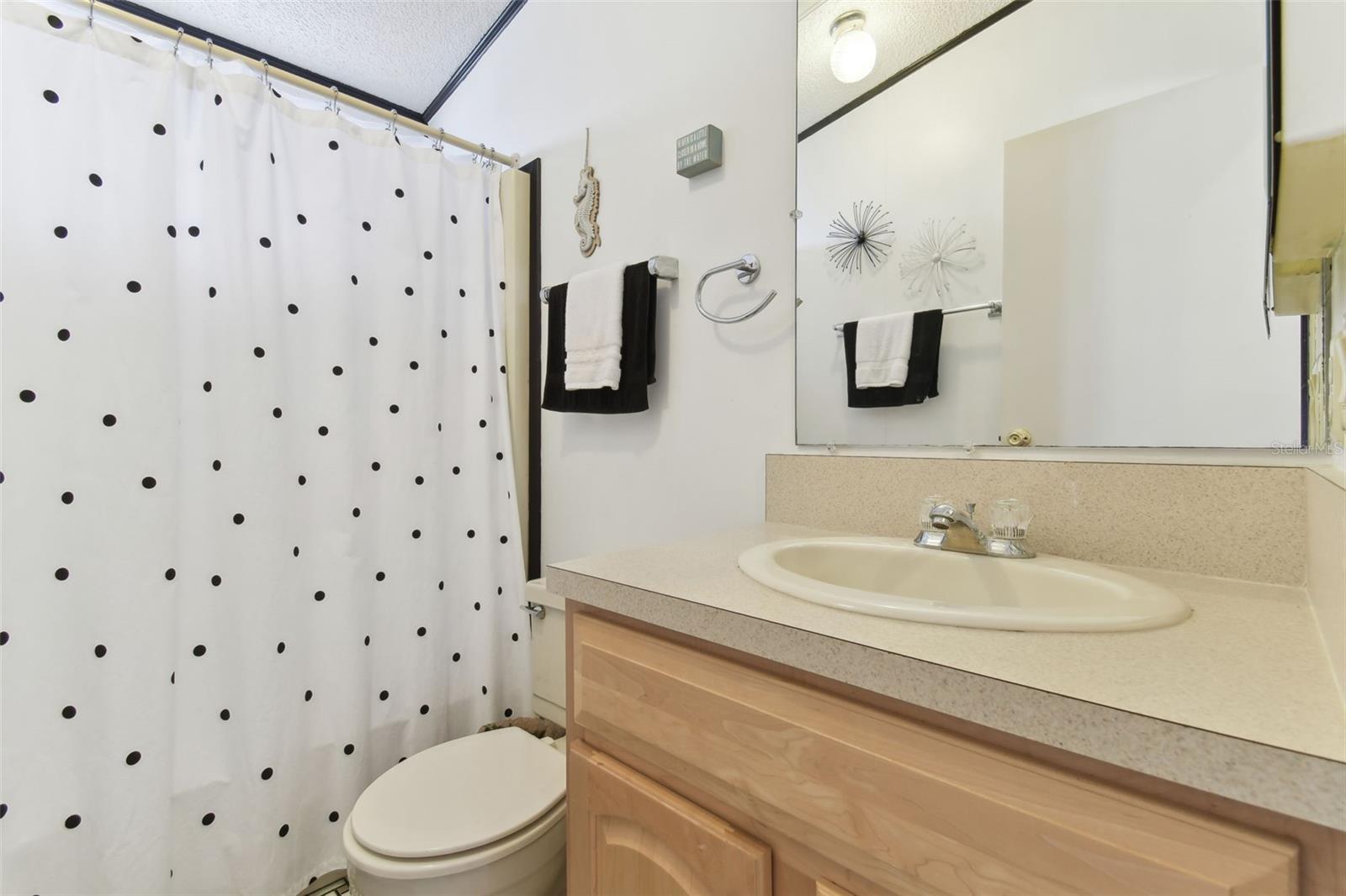 Image 17 of 53 For 113 Southwinds Drive