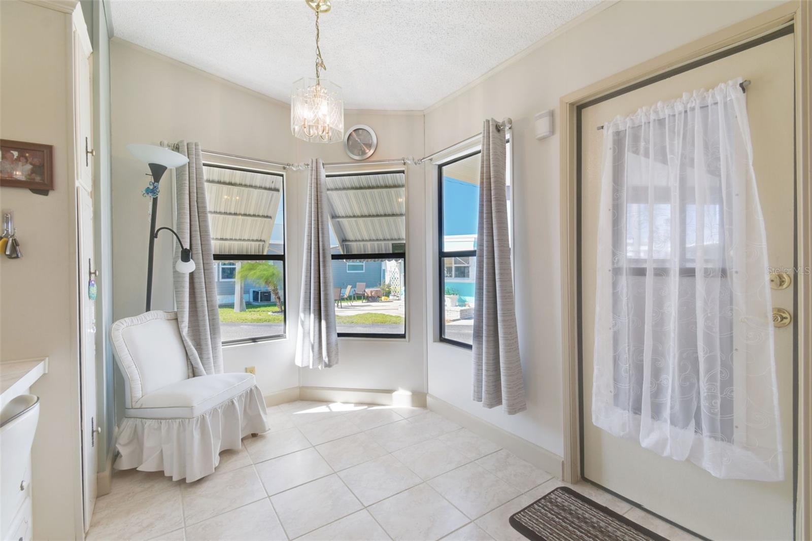 Image 4 of 53 For 113 Southwinds Drive