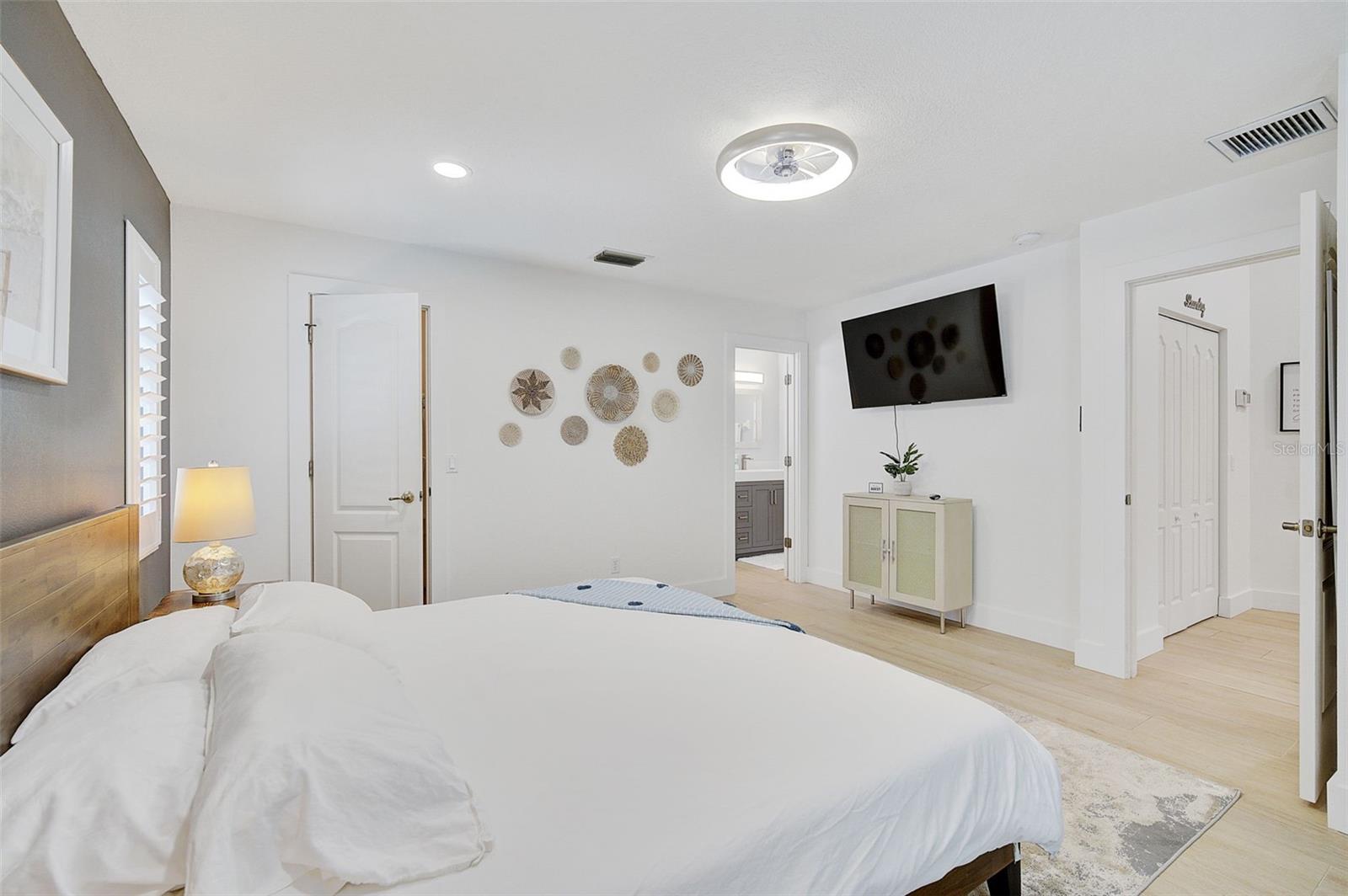 Image 11 of 57 For 7251 Sunnybrook Boulevard