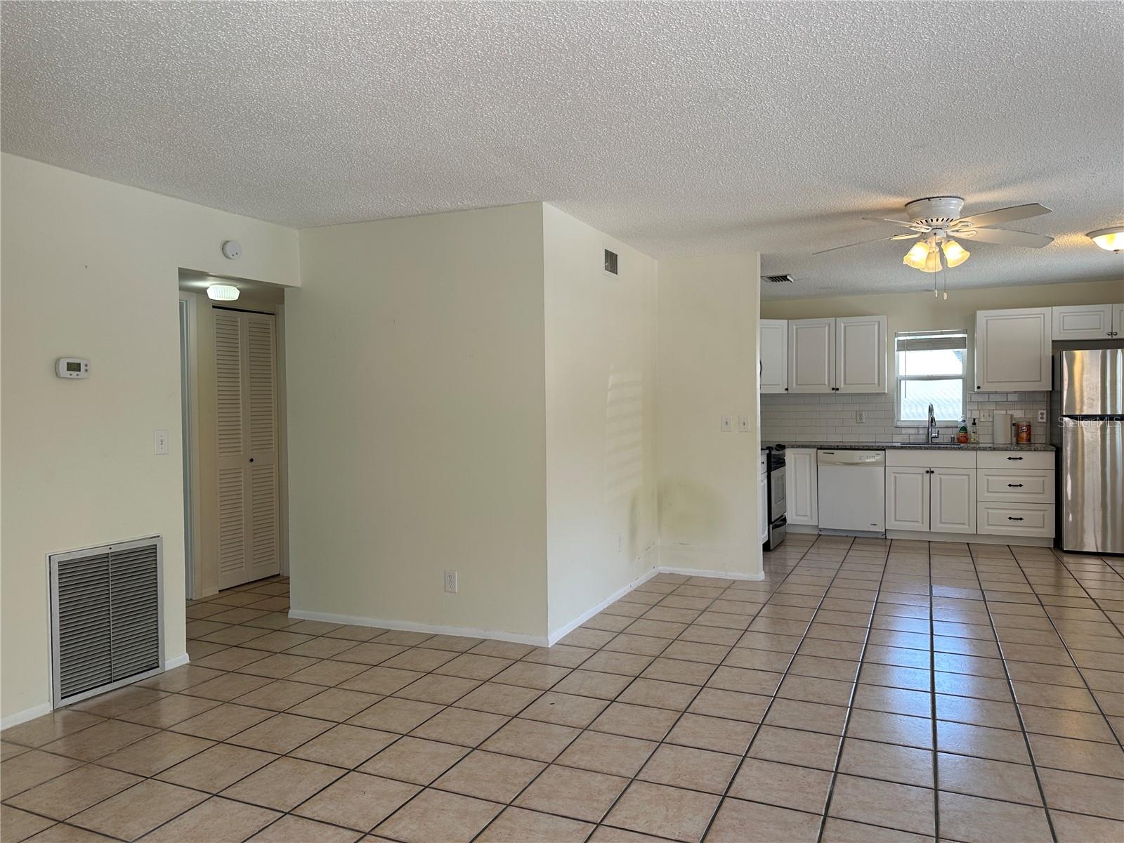 Image 12 of 20 For 1630 Redwood Street B-1