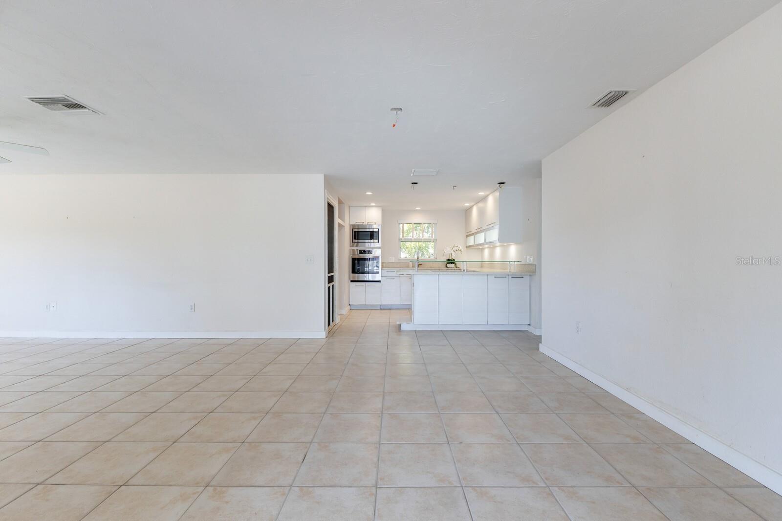 Image 11 of 55 For 640 Fox Street