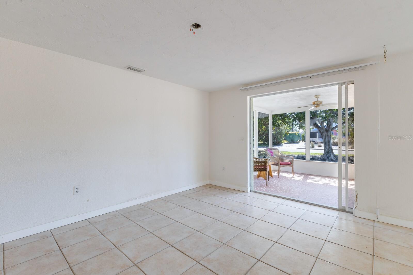 Image 8 of 55 For 640 Fox Street