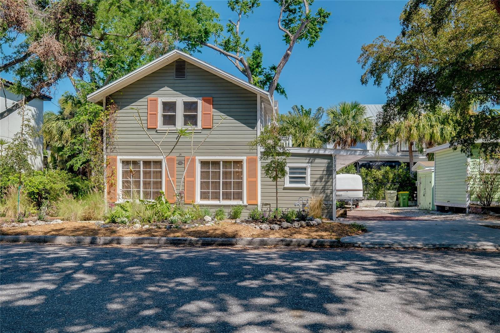 Details for 1739 Oak Street, SARASOTA, FL 34236