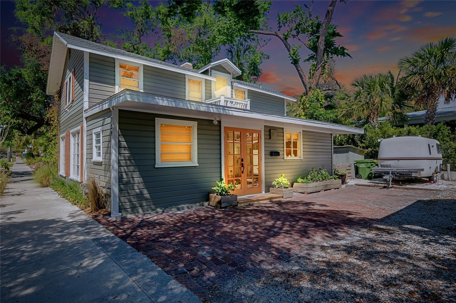 Image 2 of 44 For 1739 Oak Street