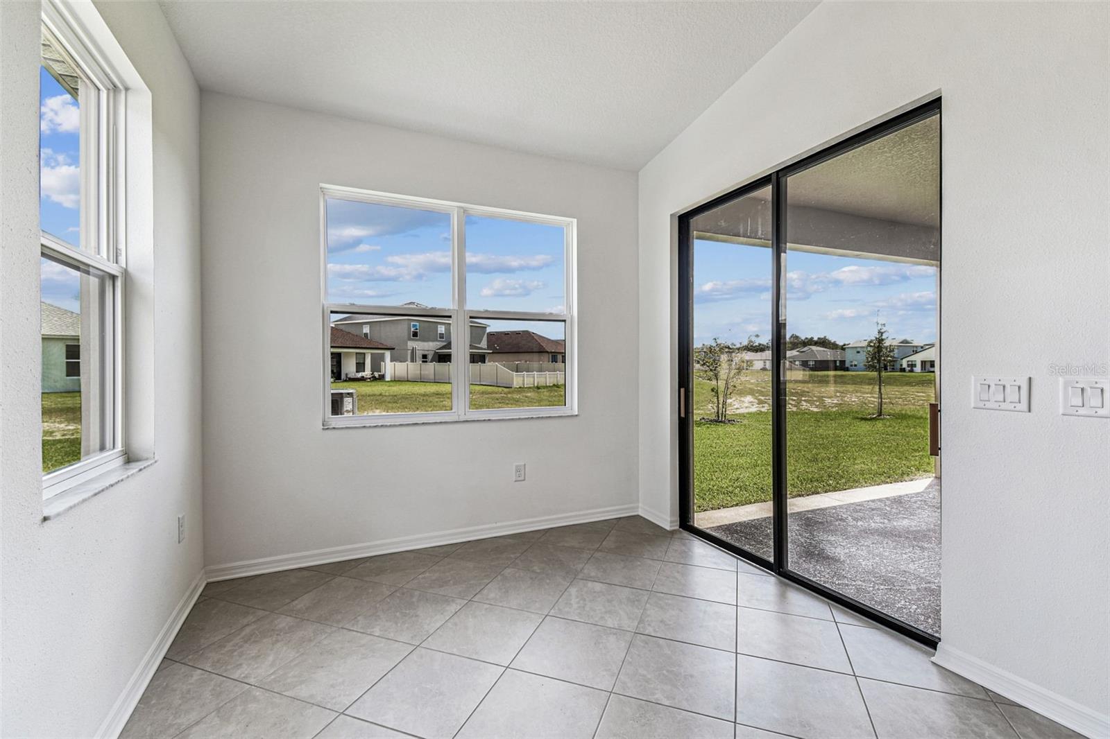 Image 14 of 86 For 278 Hillshire Place