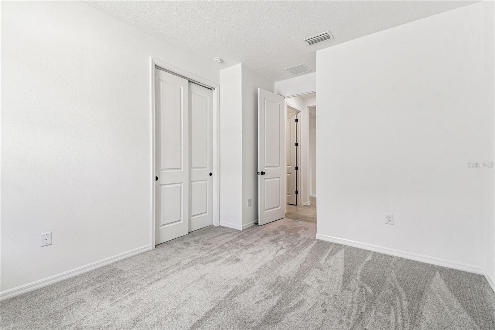 Image 18 of 86 For 278 Hillshire Place