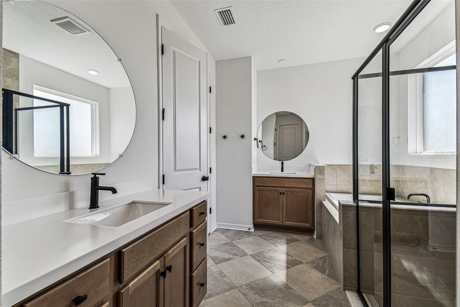 Image 21 of 86 For 278 Hillshire Place